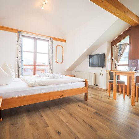 Restaurant - Cafe - Pension Hassler Берґ ім Драуталь Екстер'єр фото