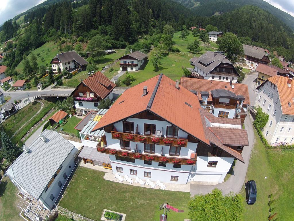 Restaurant - Cafe - Pension Hassler Берґ ім Драуталь Екстер'єр фото