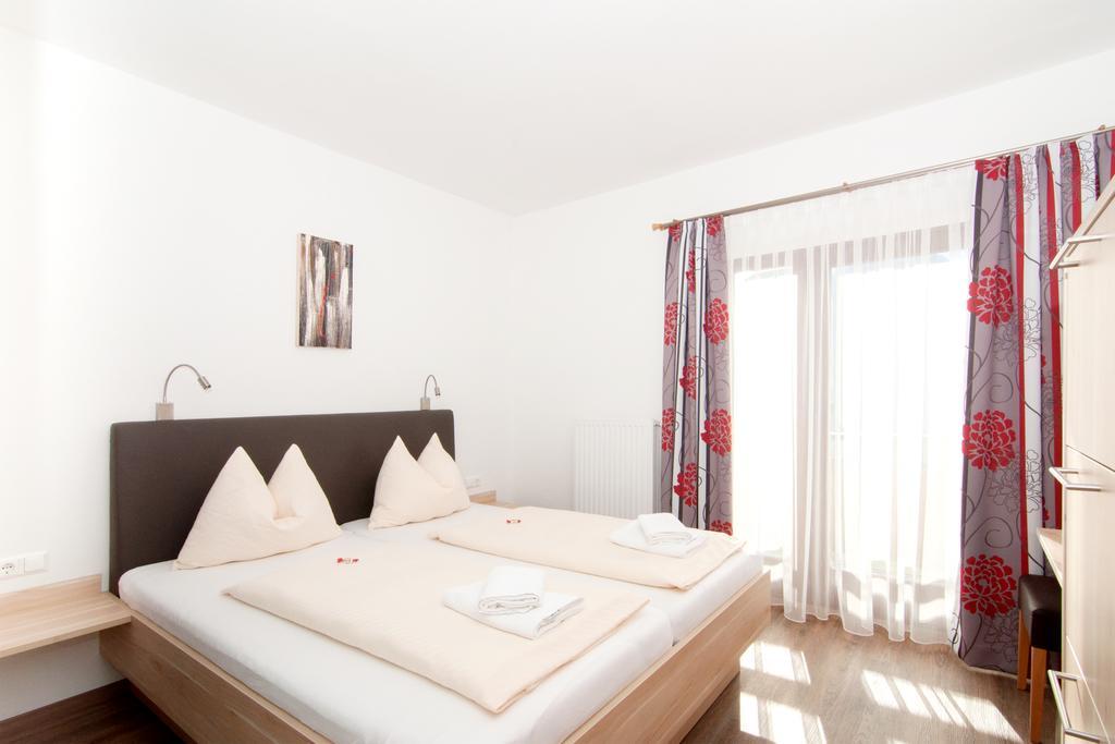 Restaurant - Cafe - Pension Hassler Берґ ім Драуталь Екстер'єр фото
