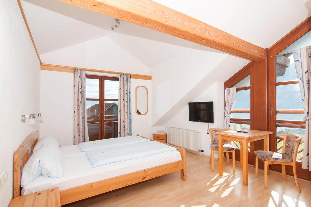 Restaurant - Cafe - Pension Hassler Берґ ім Драуталь Екстер'єр фото