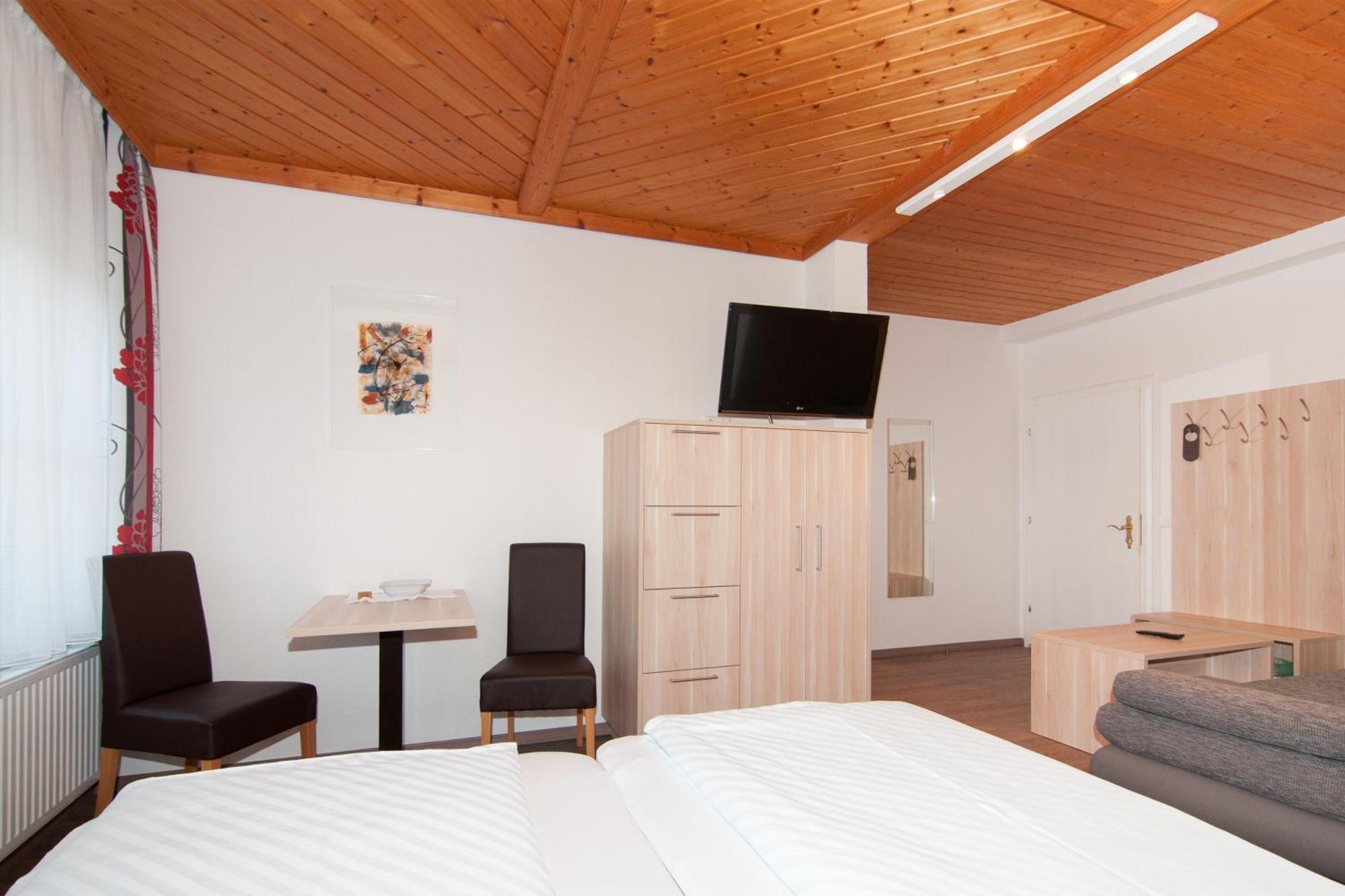 Restaurant - Cafe - Pension Hassler Берґ ім Драуталь Екстер'єр фото