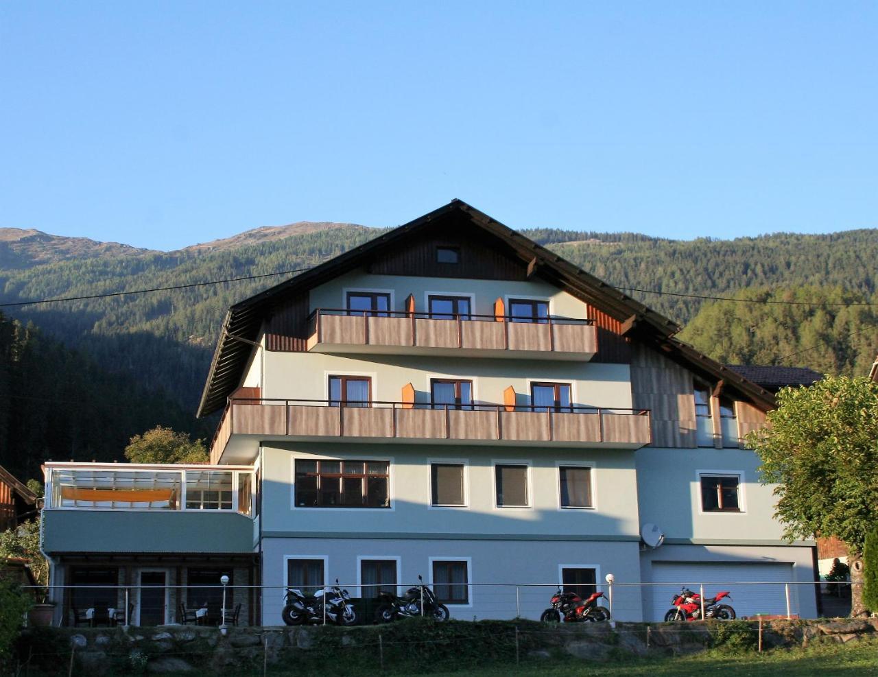 Restaurant - Cafe - Pension Hassler Берґ ім Драуталь Екстер'єр фото